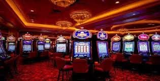 Platform indo2play menampilkan berbagai kategori permainan kasino langsung, slot, dan pasar olahraga